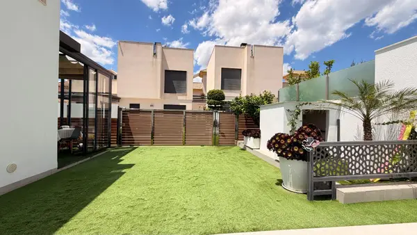 Villa with 5 bedrooms in Torrevieja, Alicante, €558,900 — photo 3