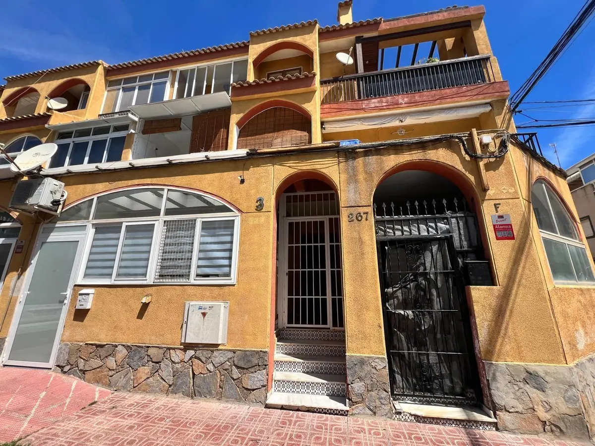 Apartment with 2 bedrooms in Torrevieja, Alicante, €194,000
