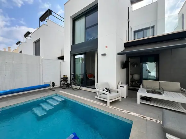 Villa with 3 bedrooms in Orihuela Costa, Alicante, €395,000 — photo 2