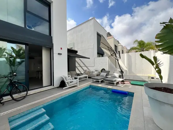Villa with 3 bedrooms in Orihuela Costa, Alicante, €395,000 — photo 4