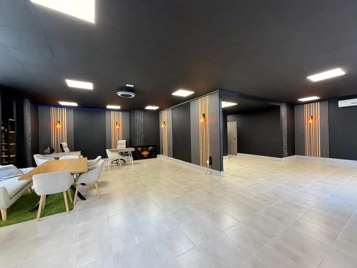 Commercial with 2 bedrooms in Torrevieja, Alicante, €169,900