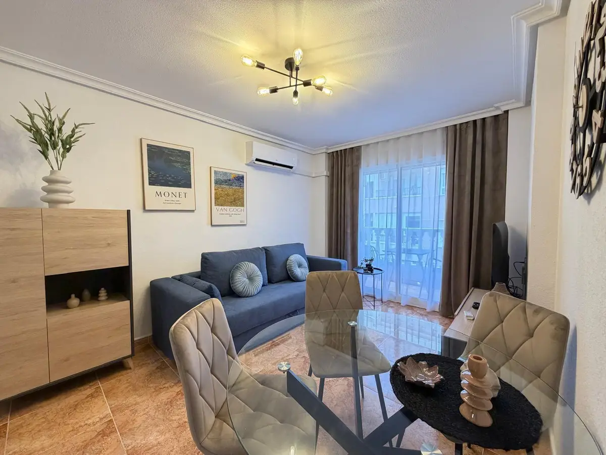 Apartment with 2 bedrooms in Torrevieja, Alicante, €144,900