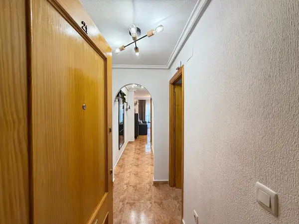 Apartment with 2 bedrooms in Torrevieja, Alicante, €144,900 — photo 2