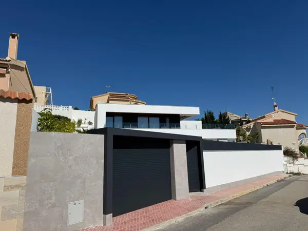 Villa with 4 bedrooms in Ciudad Quesada, Alicante, €1,150,000 — photo 2