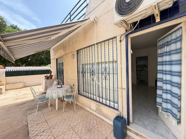 Townhouse with 2 bedrooms in Torrevieja, Alicante, €155,000 — photo 3
