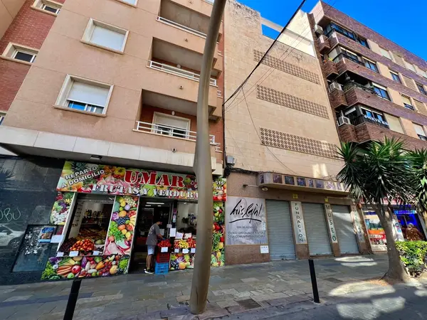 Commercial in Torrevieja, Alicante, €215,000 — photo 2