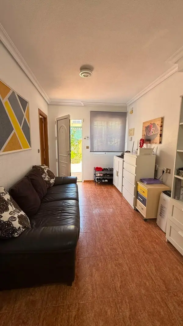 Bungalow with 3 bedrooms in Torrevieja, Alicante, €264,000 — photo 3