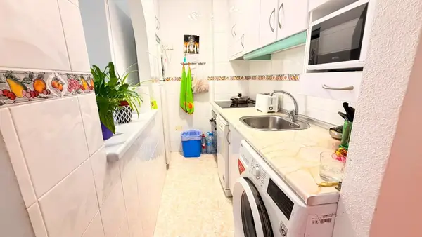 Apartment with 1 bedroom in Torrevieja, Alicante, €135,000 — photo 2