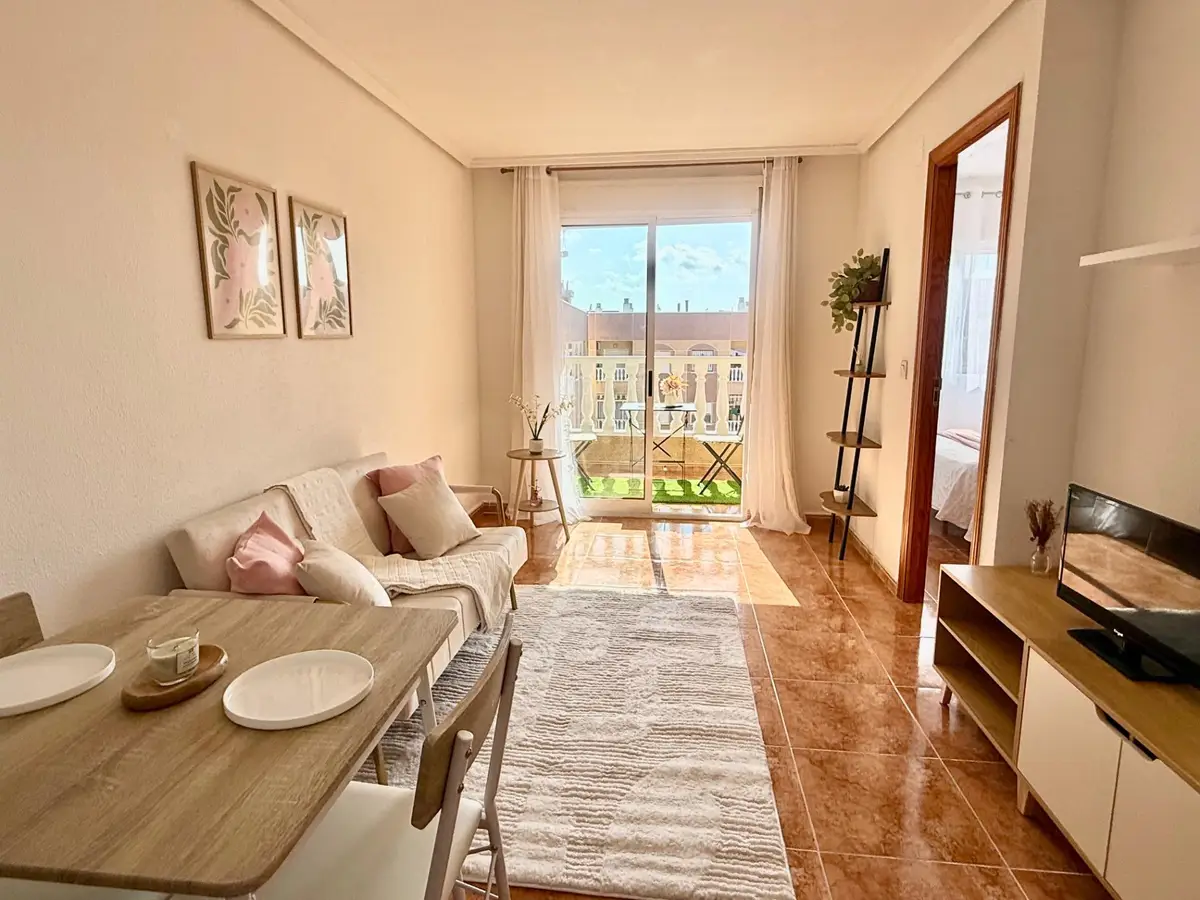 Penthouse with 2 bedrooms in Torrevieja, Alicante, €144,500