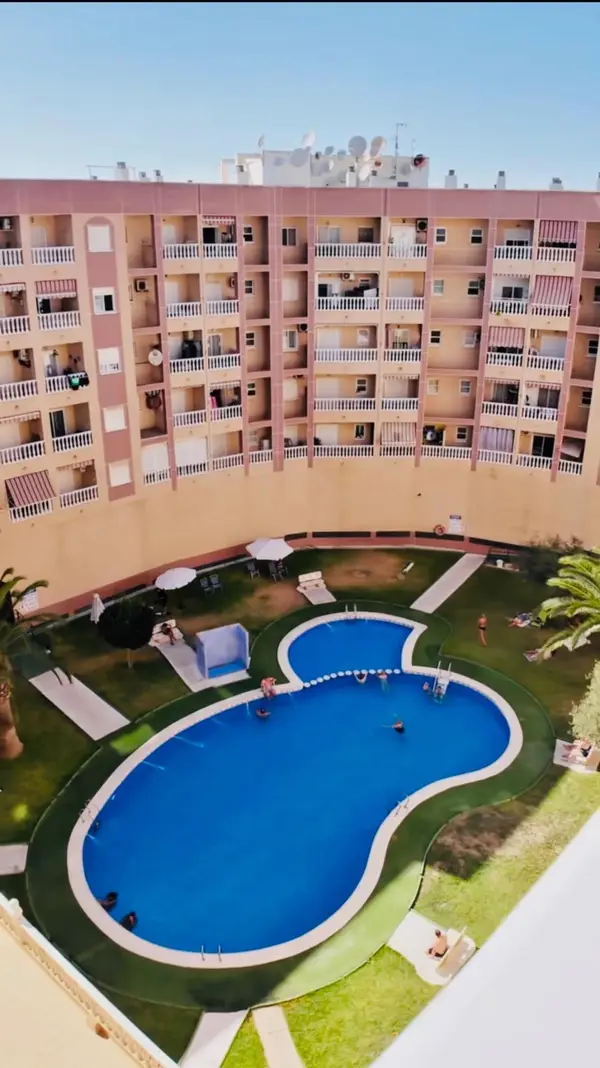 Penthouse with 2 bedrooms in Torrevieja, Alicante, €144,500 — photo 4