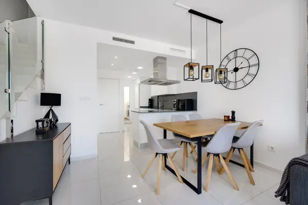 Townhouse with 3 bedrooms in Torrevieja, Alicante, €315,000 — photo 2