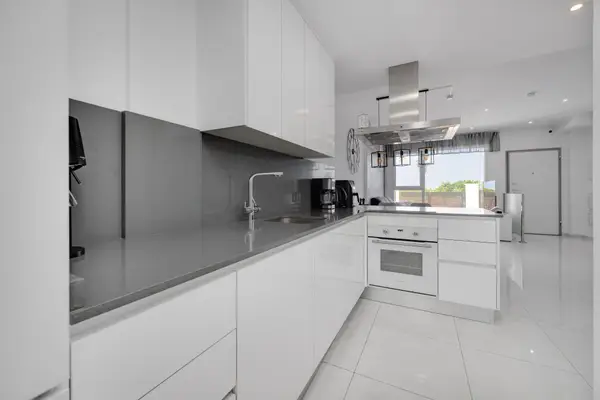 Townhouse with 3 bedrooms in Torrevieja, Alicante, €315,000 — photo 3