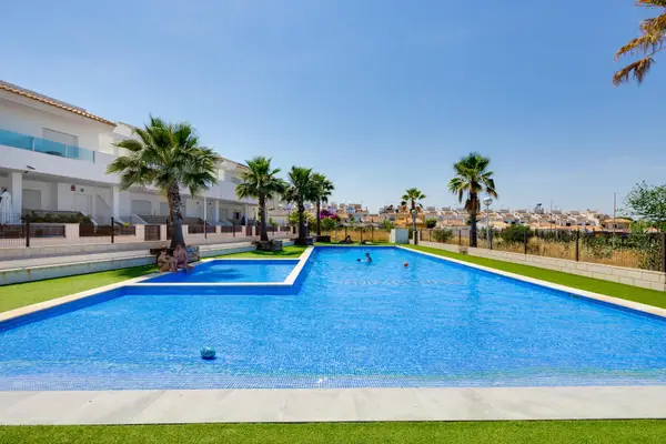 Townhouse with 3 bedrooms in Torrevieja, Alicante, €315,000 — photo 4