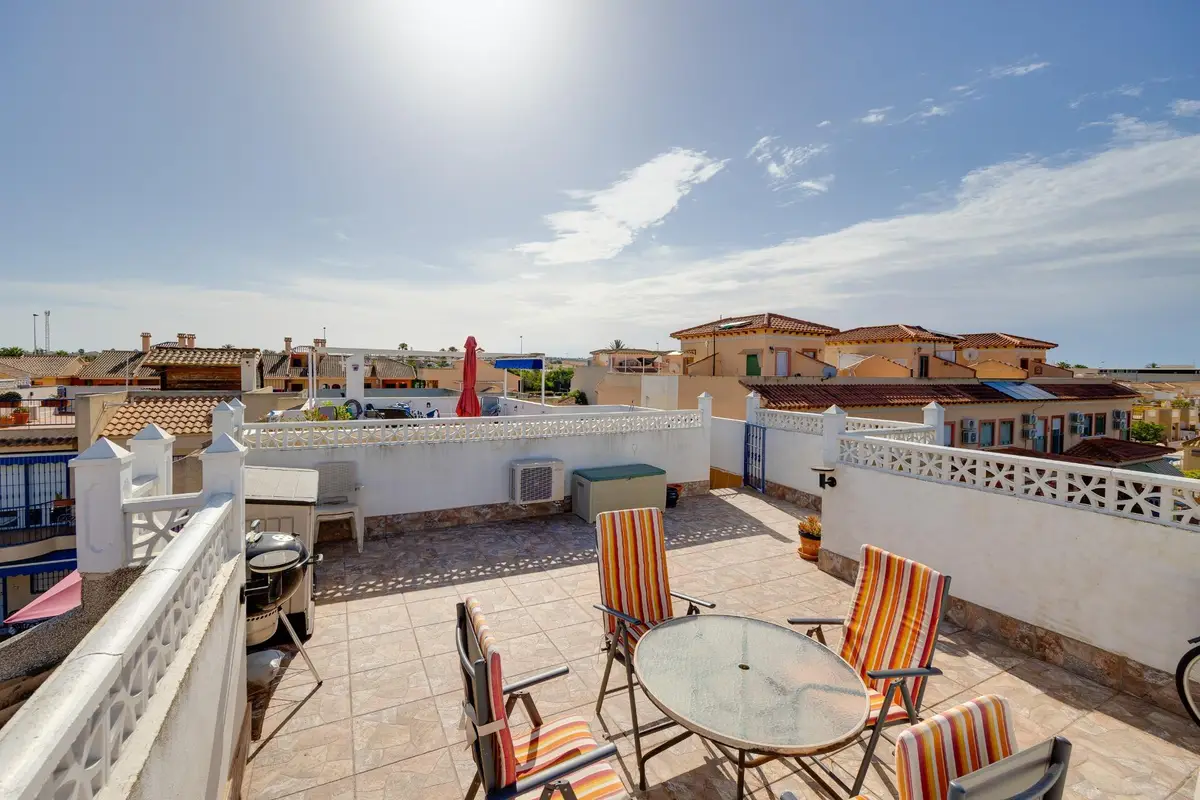 Bungalow with 2 bedrooms in Torrevieja, Alicante, €135,000