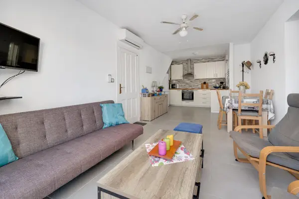 Bungalow with 2 bedrooms in Torrevieja, Alicante, €135,000 — photo 4