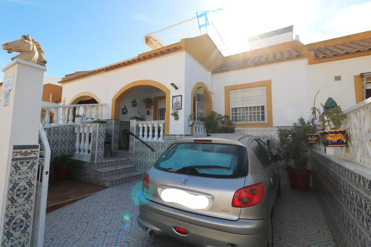 Bungalow with 2 bedrooms in Torrevieja, Alicante, €168,000