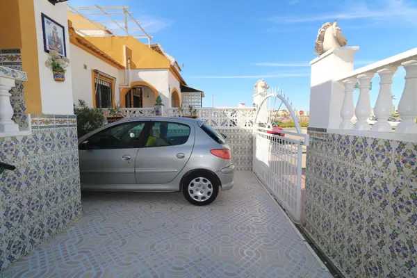 Bungalow with 2 bedrooms in Torrevieja, Alicante, €168,000 — photo 4