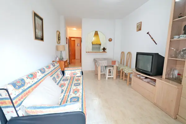 Apartment with 2 bedrooms in Torrevieja, Alicante, €134,500 — photo 2