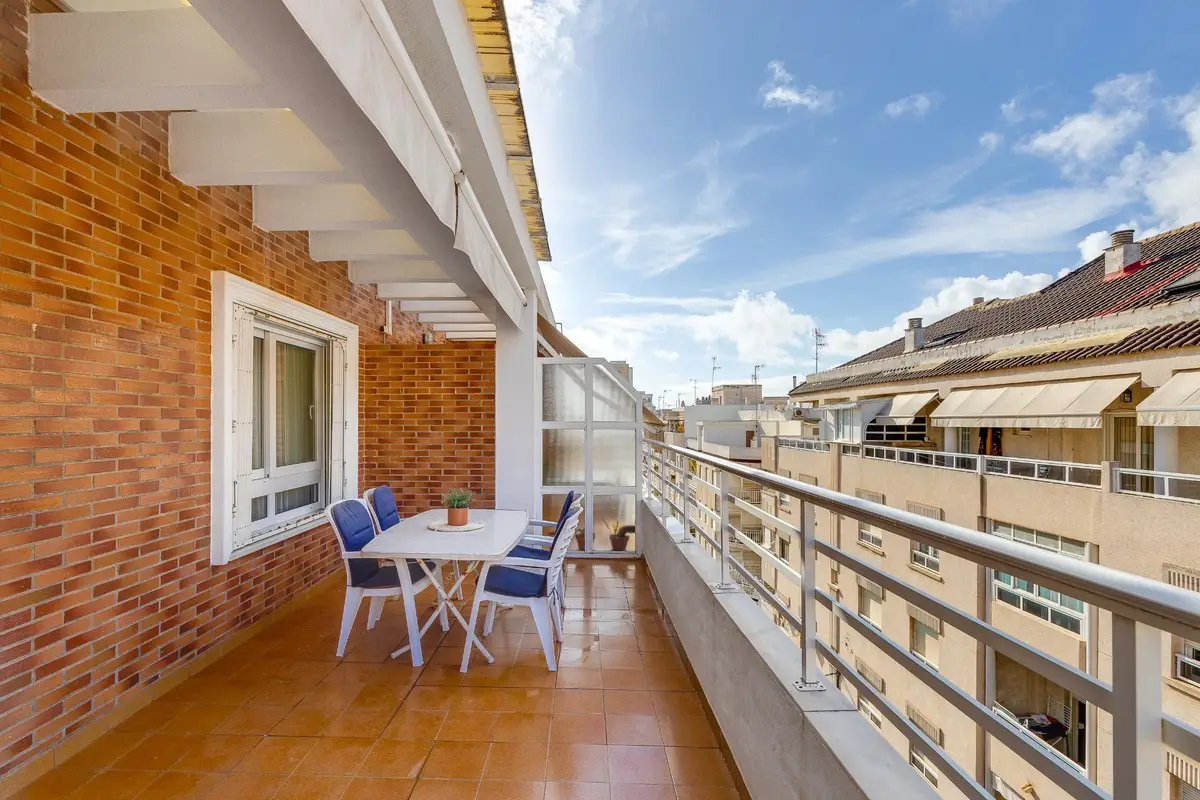 Penthouse with 2 bedrooms in Torrevieja, Alicante, €199,900
