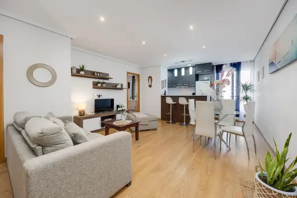 Apartment with 2 bedrooms in Torrevieja, Alicante, €159,900 — photo 2
