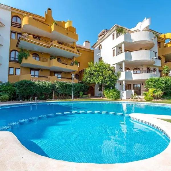 Apartment with 2 bedrooms in Torrevieja, Alicante, €379,000 — photo 4