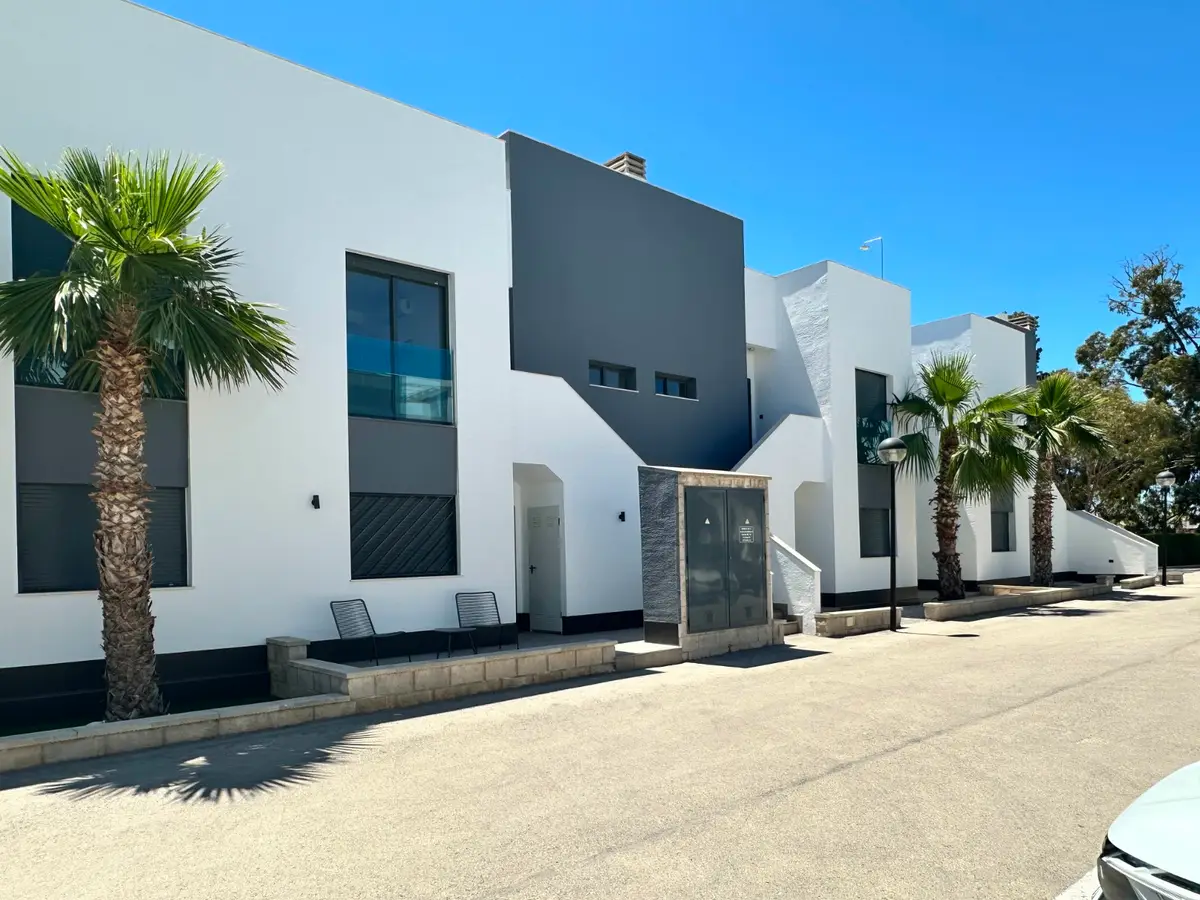 Apartment with 2 bedrooms in Guardamar del Segura, Alicante, €289,000