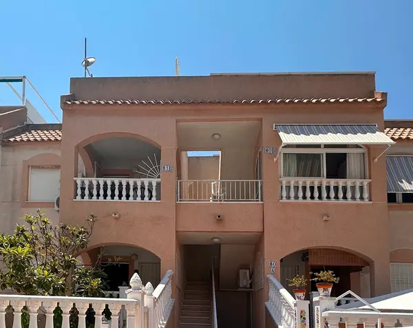Bungalow with 2 bedrooms in Torrevieja, Alicante, €154,950 — photo 3