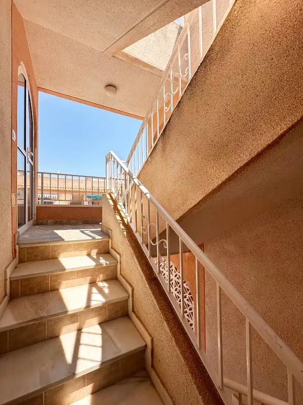 Bungalow with 2 bedrooms in Torrevieja, Alicante, €154,950 — photo 4