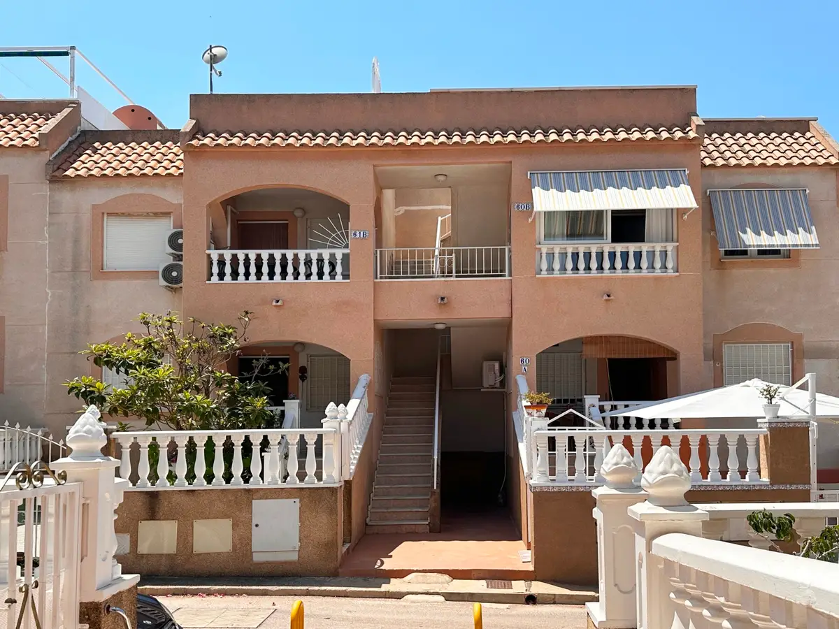 Bungalow with 2 bedrooms in Torrevieja, Alicante, €154,950