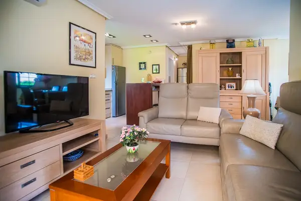 Villa with 4 bedrooms in Torrevieja, Alicante, €310,000 — photo 4