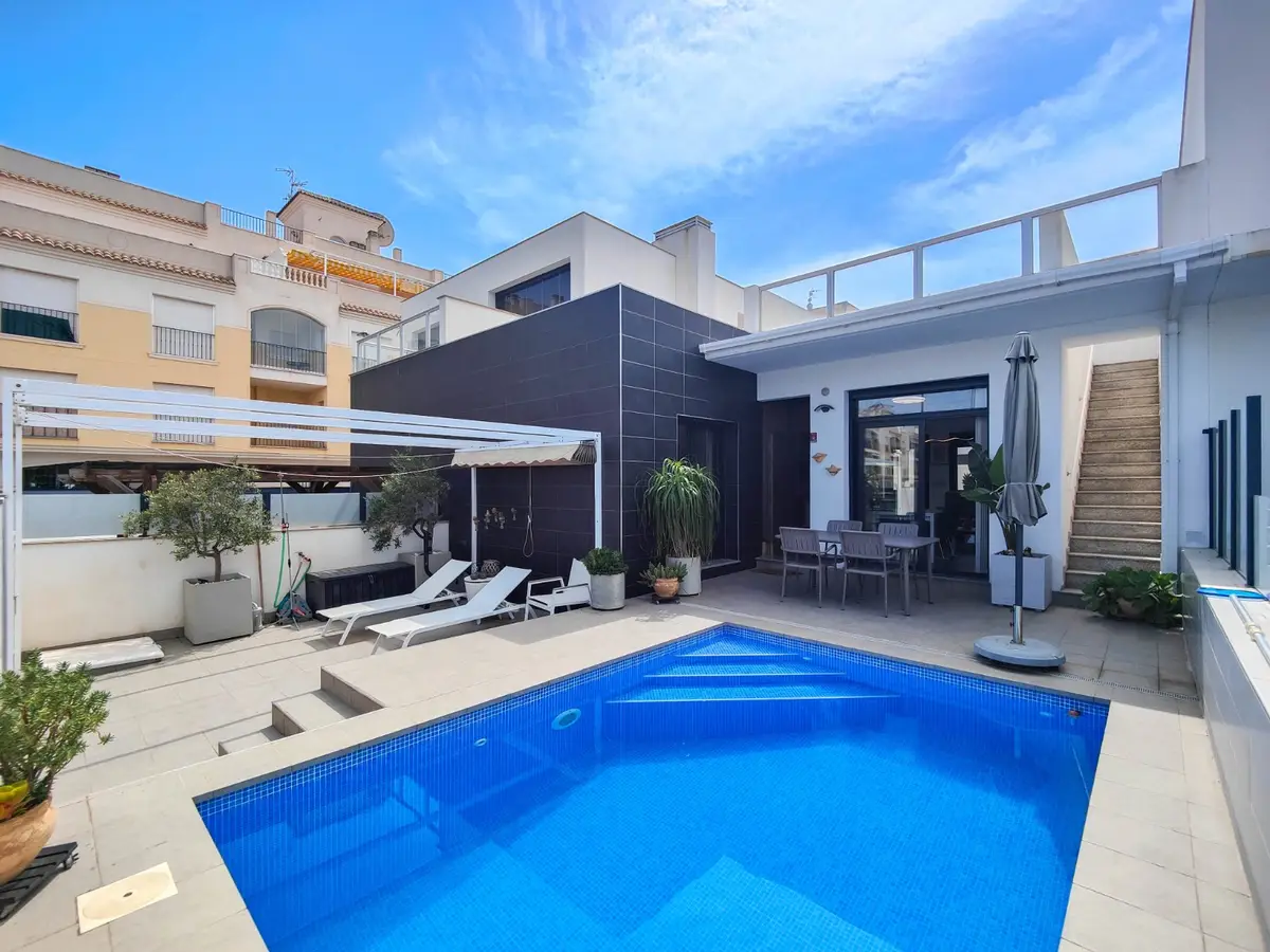 Villa with 2 bedrooms in Formentera del Segura, Alicante, €285,000