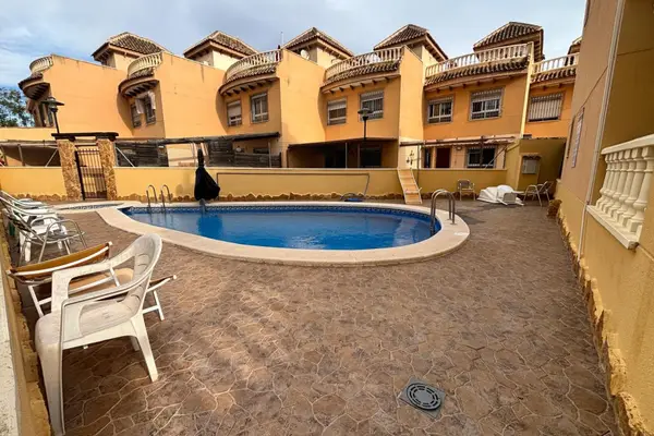 Townhouse with 5 bedrooms in Guardamar del Segura, Alicante, €199,995 — photo 2