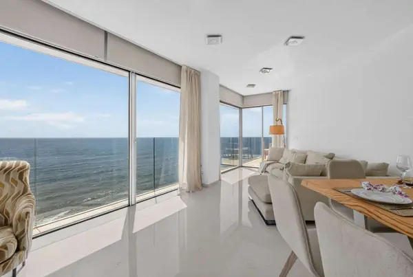 Apartment with 4 bedrooms in Torrevieja, Alicante, €1,265,000 — photo 4