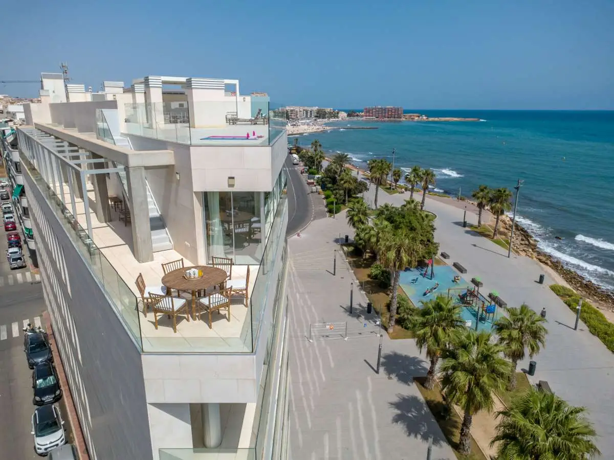 Apartment with 4 bedrooms in Torrevieja, Alicante, €1,265,000