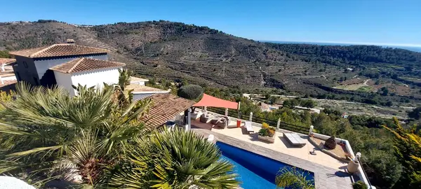 Villa with 3 bedrooms in Calpe, Alicante, €1,050,000 — photo 4