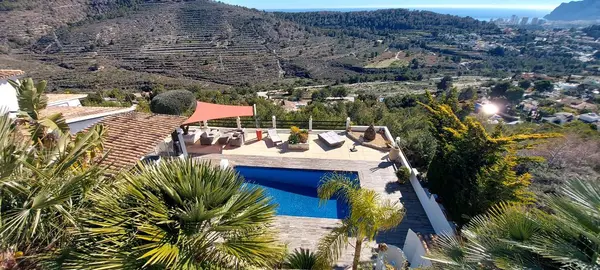 Villa with 3 bedrooms in Calpe, Alicante, €1,050,000 — photo 3