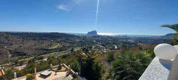 Villa with 3 bedrooms in Calpe, Alicante, €1,050,000 — photo 2