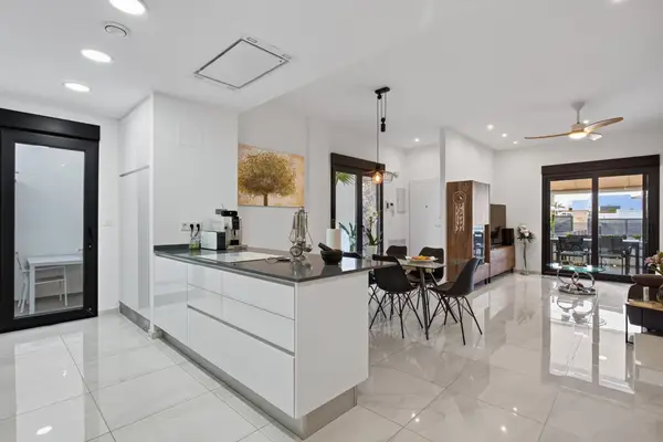 Villa with 3 bedrooms in Bigastro, Alicante, €384,000 — photo 3
