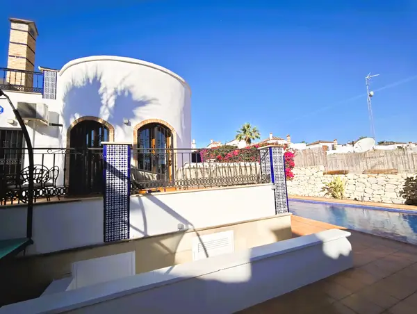 Villa with 4 bedrooms in Algorfa, Alicante, €449,995 — photo 2