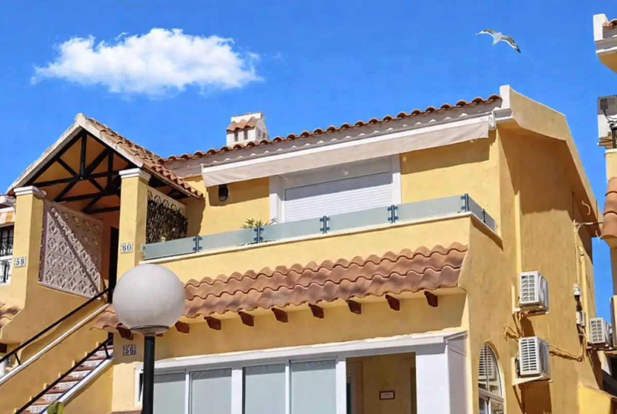 Penthouse with 2 bedrooms in Villamartín, Alicante, €144,990