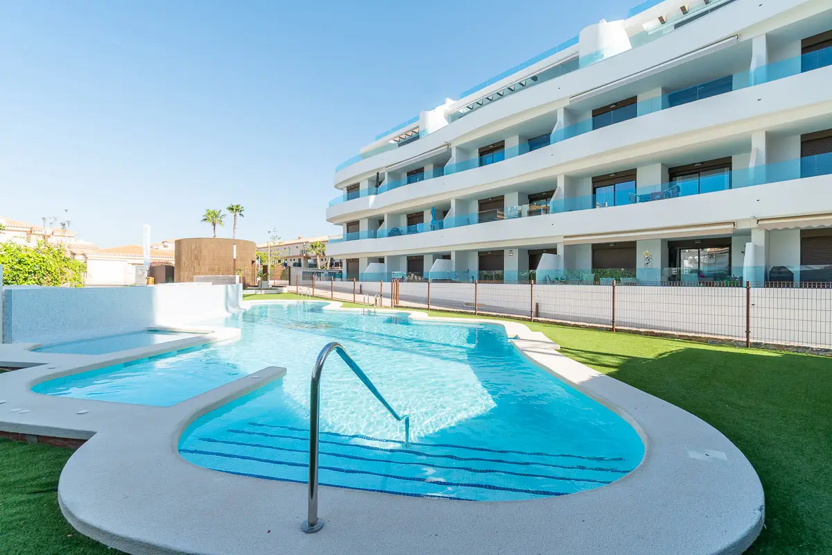 Apartment with 3 bedrooms in Orihuela Costa, Alicante, €395,000