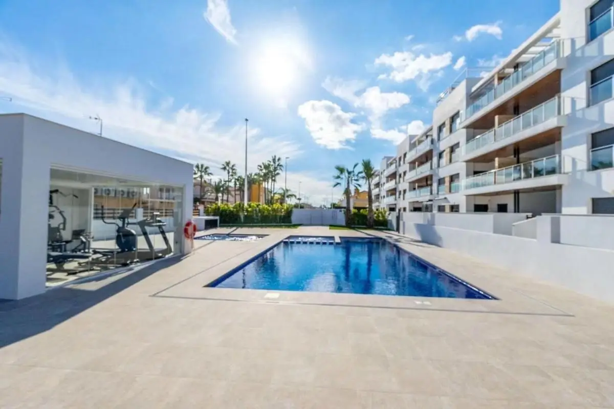 Penthouse with 2 bedrooms in Torrevieja, Alicante, €399,000