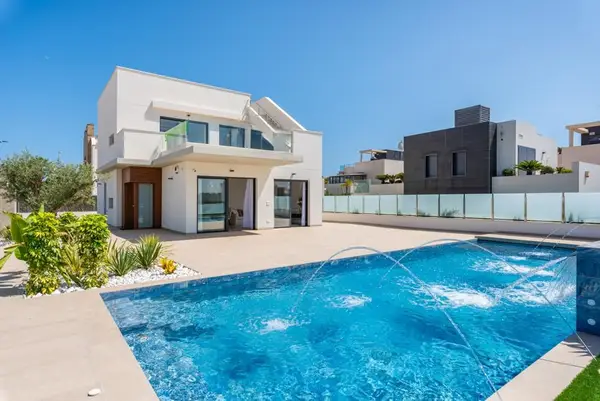 Villa with 3 bedrooms in Dehesa de Campoamor, Alicante, €995,000 — photo 2