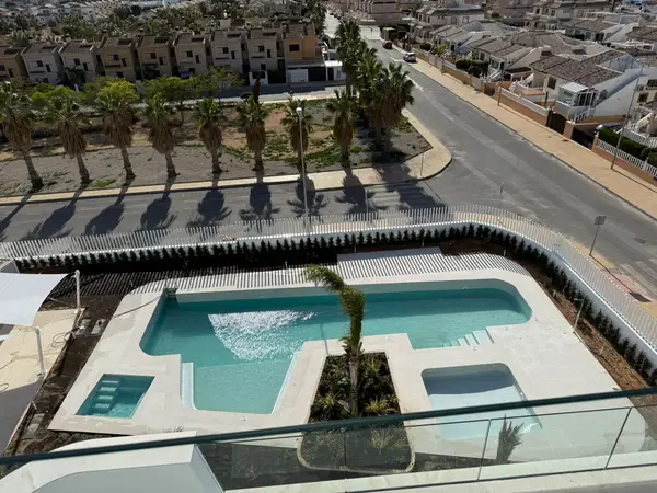 Apartment with 2 bedrooms in Cabo Roig, Alicante, €399,000 — photo 2
