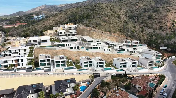 Villa with 3 bedrooms in Benidorm, Alicante, €1,237,000 — photo 2