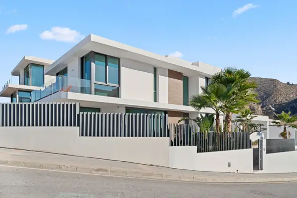 Villa with 3 bedrooms in Benidorm, Alicante, €1,237,000 — photo 4