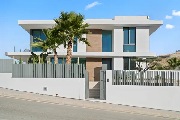 Villa with 3 bedrooms in Benidorm, Alicante, €1,237,000 — photo 3