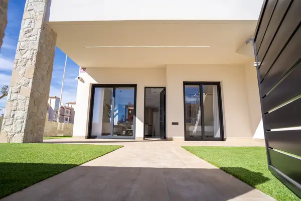 Bungalow with 2 bedrooms in Pilar de la Horadada, Alicante, €355,000 — photo 4