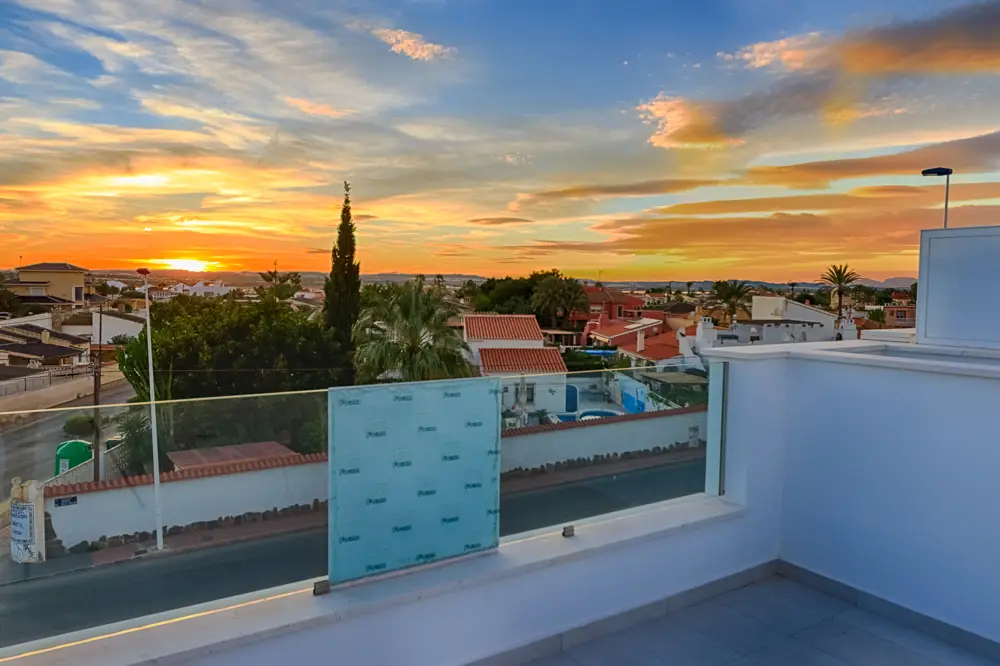 Townhouse with 4 bedrooms in Pilar de la Horadada, Alicante, €369,900