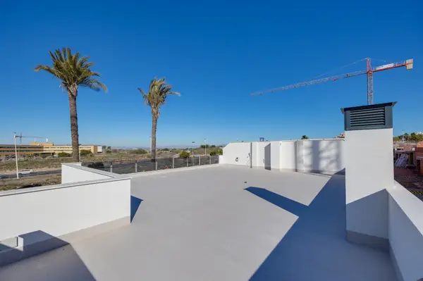 Detached with 3 bedrooms in Torrevieja, Alicante, €595,000 — photo 3